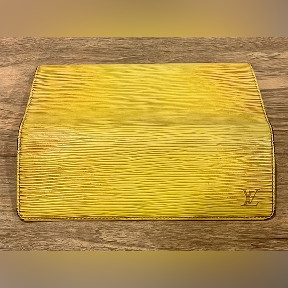 Authentic Louis Vuitton Long Epi Leather Wallet🌷 - Picture 11 of 13